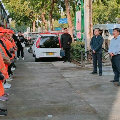 庆祝第二十六个环卫工人节——市政府副秘书长乔晓光、市城管局党组书记局长杨宏善慰问一线环卫工人