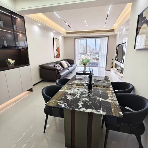 新上一手❤️❤️万达旁地铁口新城一号电梯小高层59.8万。精装大三房双卫中央空调。产权103平米。老证！63129--61307