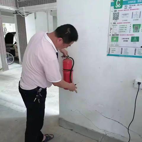 仁辉社区——排除消防隐患  助力文明创城