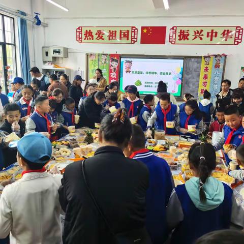 欢乐童年 粽香端午 美食共享——建塘小学教育集团东城校区四（4）班开展美食节活动