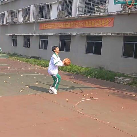 三步上篮 吴盈泽 高一1班