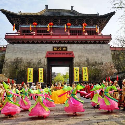 历史很远，横店很近。陈辉商贸邀您共赴一场横店穿越时空的旅行