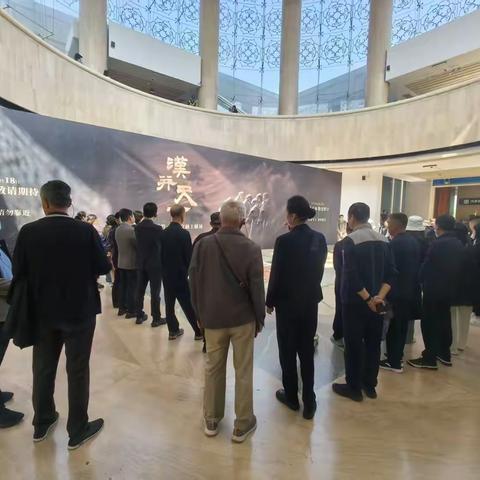 探寻丝路文明 传承千年文脉 西安老干部参观西安博物院主题党日活动