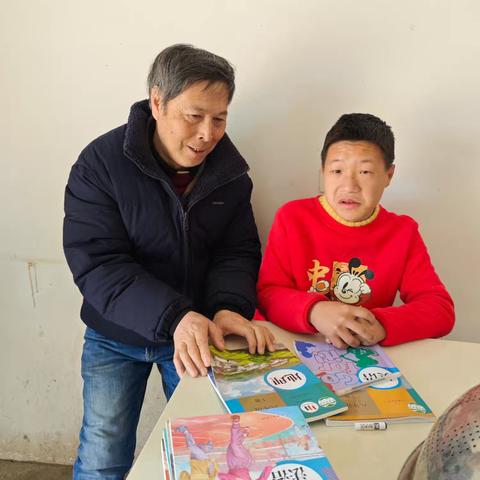 用爱浇灌成长——退休教师张世忠的关爱故事