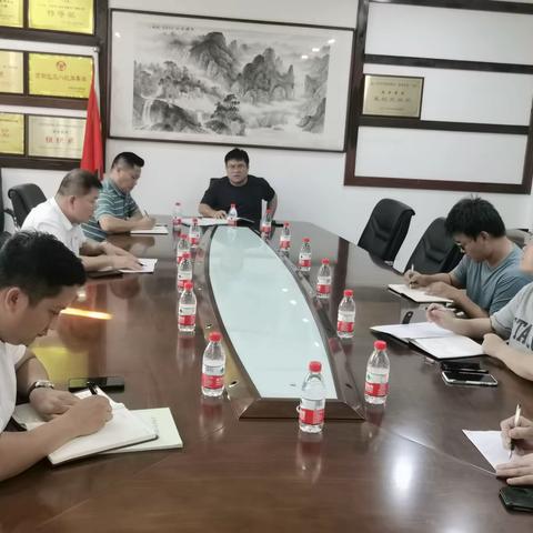 抱坡村委会传达进一步加强铁路护路巡防工作通知会议及宣传工作简报