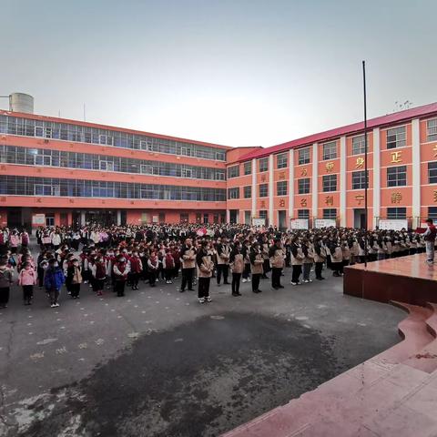 安全教育，时刻牢记——郏县慧星城小学升旗仪式