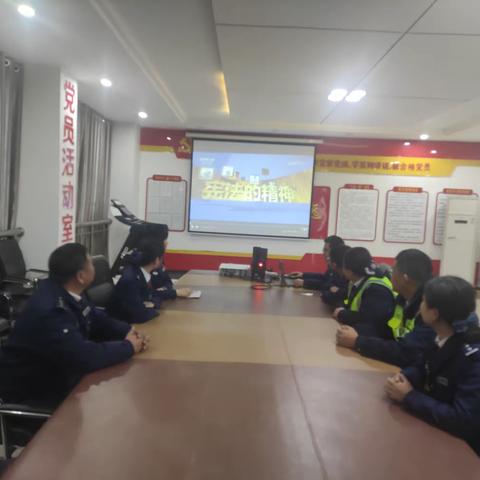 慈周寨收费站积极开展宪法宣传周活动