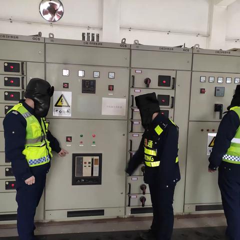 慈周寨收费站开展元旦节前安全检查筑牢安全防线