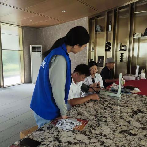 社会主义核心价值观“三个融入”|华山街道珑岸社区开展中医理疗进社区活动