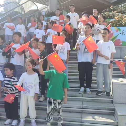 【拢民心 按民意】童心彩绘艺术·歌唱献给祖国——华山街道珑岸社区开展盛世华诞·喜迎国庆活动