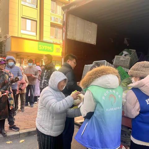 【拢民心 按民意】华山街道珑岸社区开展“蔬”送温暖，爱心白菜进社区活动