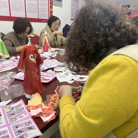 【拢民心 按民意】华山街道珑岸社区开展“穿针引线承古韵，邻里共话汉服情”活动