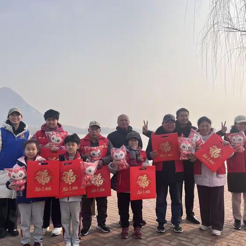 华山街道珑岸社区开展“剪“春”送福添年味  禁燃护安迎新春”活动