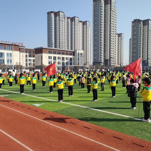 礼仪传承“文明在心中，礼貌伴我行”泰安市实验学校博城学校升旗仪式