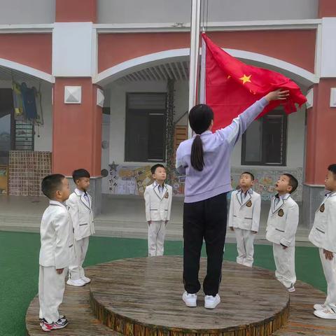 小小升旗手，浓浓爱国情———南阳第九完全学校幼儿园升国旗仪式