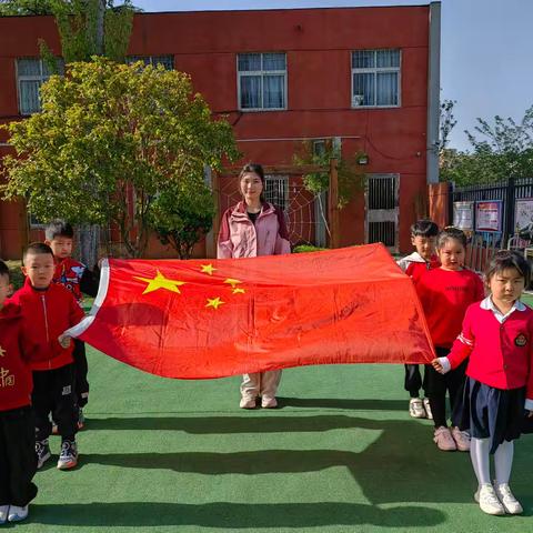 小小升旗手，浓浓爱国情———南阳第九完全学校幼儿园升国旗仪式