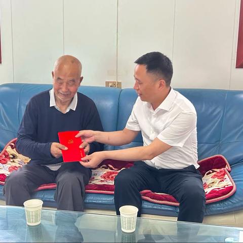 七一慰问老党员  浓浓关爱感党恩