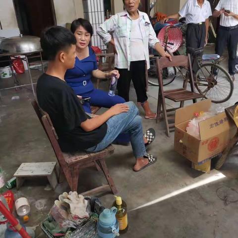 莺歌海镇开展爱苗护苗，护苗有法的行动