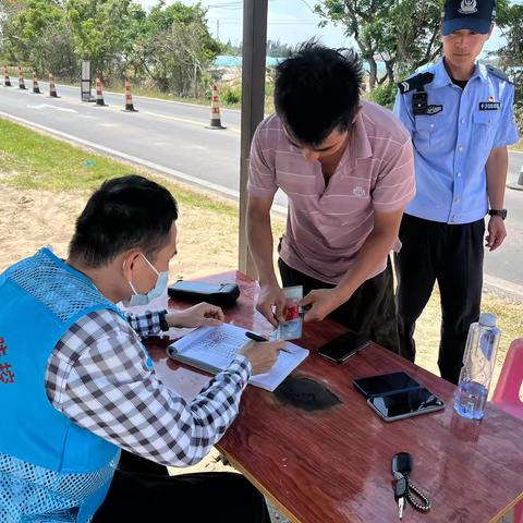 莺歌海镇网格员化身交通劝导员，守护交通安全最后一公里