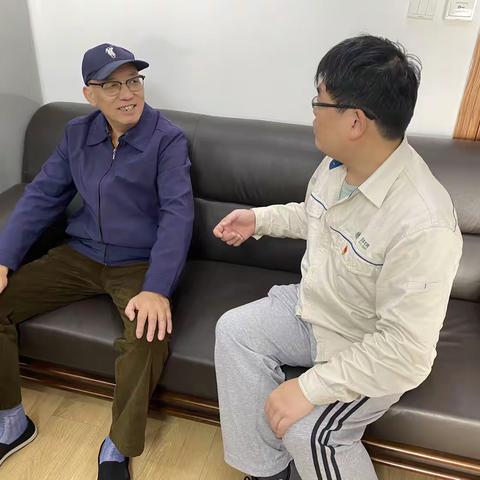 照明公司开展“送清凉”退休职工慰问活动