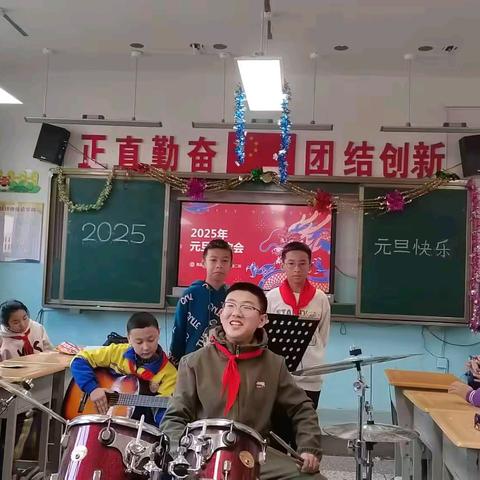 “瑞彩迎新岁、欢歌庆元旦”——高昌区第五小学元旦庆祝活动