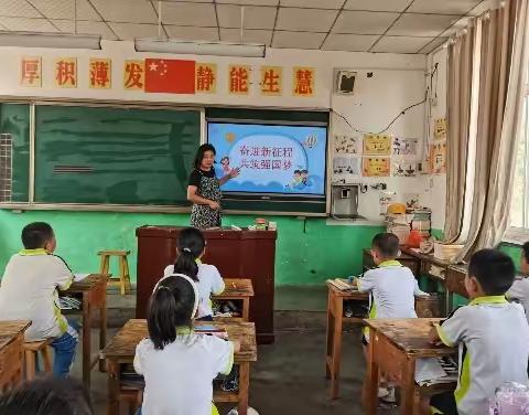 砺剑深蓝，铸国防之魂——莱阳市沐浴店中心初级中学开展海军节主题国防教育活动