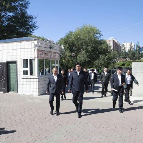 校园动态 | 尊师情意重，关怀暖师心——市委书记于伟东亲切慰问市第一中学特级教师