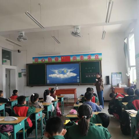 聚焦新课标，赋能新课堂——贾庄小学低教组“单元复习”轮教活动