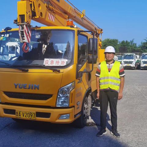 平凡岗位上的坚守与担当——记车辆保障部升降车侯师傅工作侧记