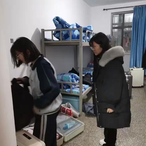 河北丰润车轴山中学高一年级开展学生宿舍安全大检查