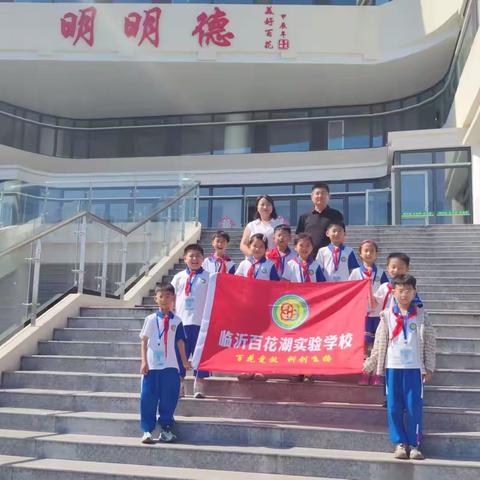 小小少年逐科创 百花初绽硕果香