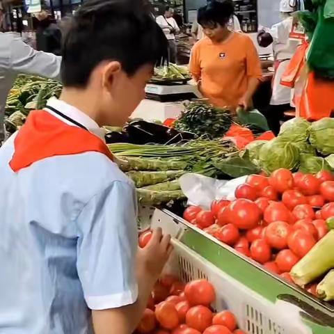 【孟津区河阳小学·实践活动】孟津区河阳小学开展“扣好人生第一粒扣子——劳动美”主题教育实践活动