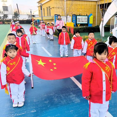 【朵彩县幼·以德育人】陇县幼儿园第十六周升国旗活动