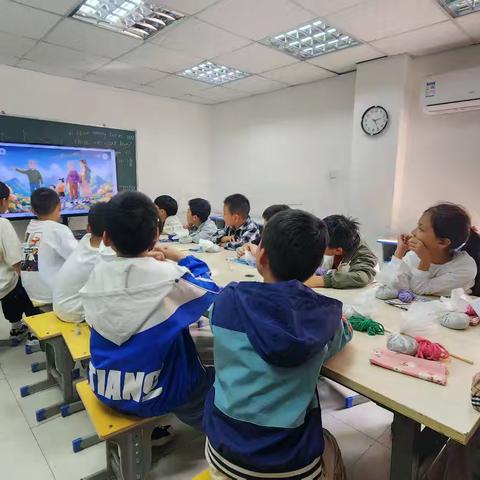 三4班重阳节玩伴团之“艾”在身边，“锤”出健康