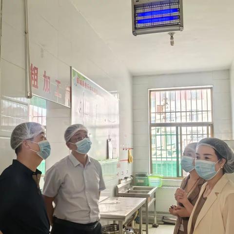 县政协副主席张猛赴包保学校开展食品安全“两个责任”督导检查