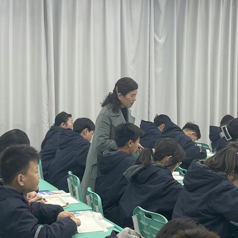 在生活中学数学，在数学中长智慧——小学高段数学组教研活动