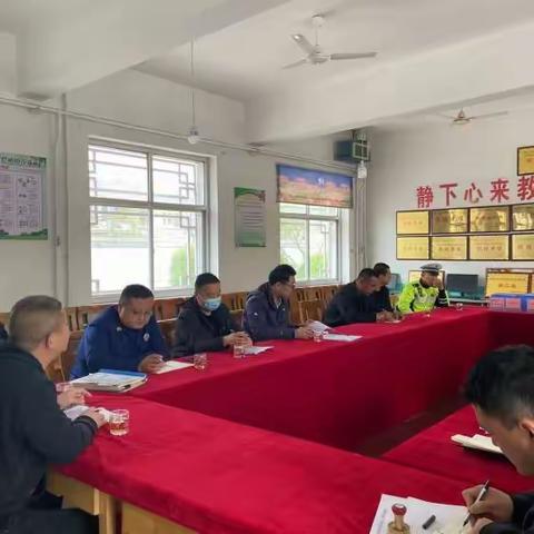 【大龙华中心小学】迎接安全检查 筑牢安全防线——易县政府安全检查组来我校进行督导检查