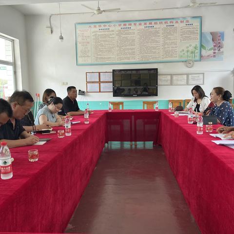 【大龙华中心小学】——易县教体局领导到我校开展学校功能室指导检查工作