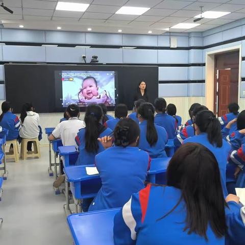 自尊自爱自强——马村中学关爱女生心理健康教育讲座