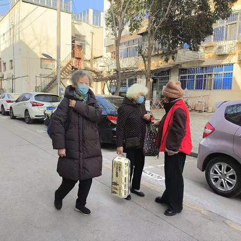 邻家儿女志愿服务：墨香春联送温情 爱心守护独居老人