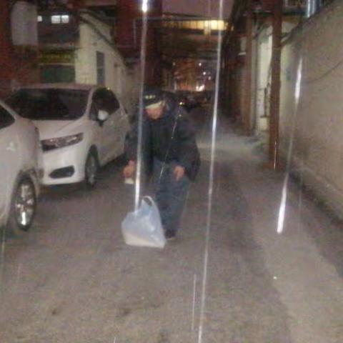 【全福街道桑园北社区】扫雪除冰暖民心 凝心聚力保平安