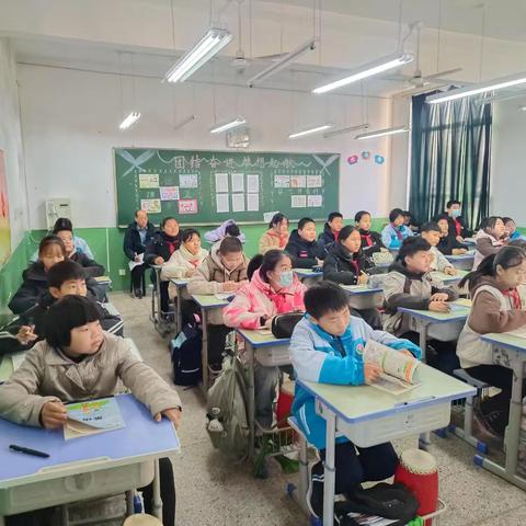 聚焦教学一线 助力质量提升—贾庄中心小学领导深入课堂开展听评课活动