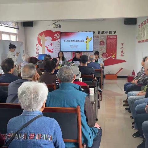 灞桥车站社区党委：深入学习宣传贯彻全国两会精神