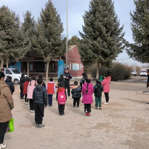 凉州区高坝镇路南小学开展“开学第一课”安全暨防诈教育大会