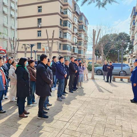 “沉浸式”体验让安全“触手可及”——经九南路社区开展高层住宅“沉浸式”消 防逃生知识讲座及演练