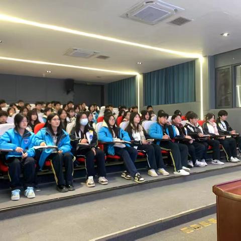 弘扬雷锋精神 共建文明校园 争做新时代好少年——彭泽中专学雷锋主题团课