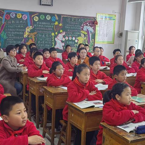 共磨共研共成长   思政引领向未来——“张婉红学带+”研修共同体教研活动纪实