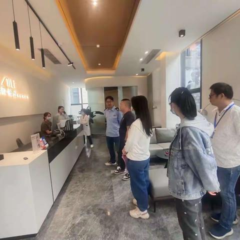 上海街道万象社区持续开展房产税征收动员工作