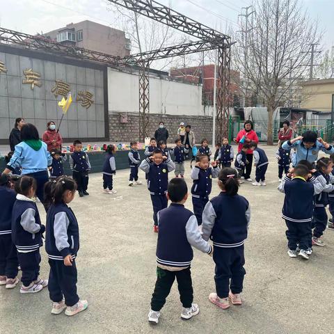 【济南市市中区六里山街道铁路玉函社区计生协】联合市中区超越幼儿园开展“亲近自然 拥抱春天”踏青活动