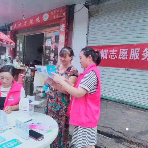 政策宣传零距离  义诊服务暖人心